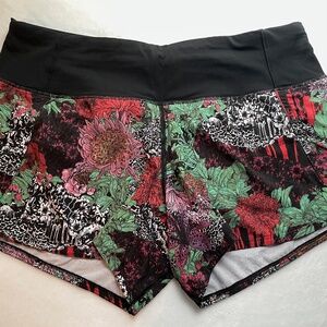 Lululemon shorts size 6 - Multicolor